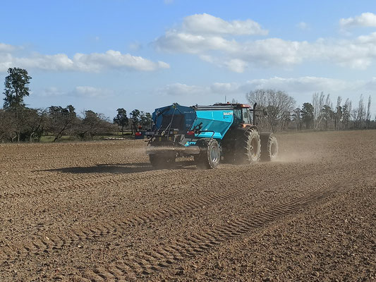 Dans le cadre du marché collectif mené en collaboration avec l'ODARC, le GRPF de Corse a fait l'acquisition d'un épandeur d'amendement SULKY XT130. Cette machine permettra notamment d'épandre du calcaire, de la chaux ou du compost afin de booster la fertilité de nos parcelles...